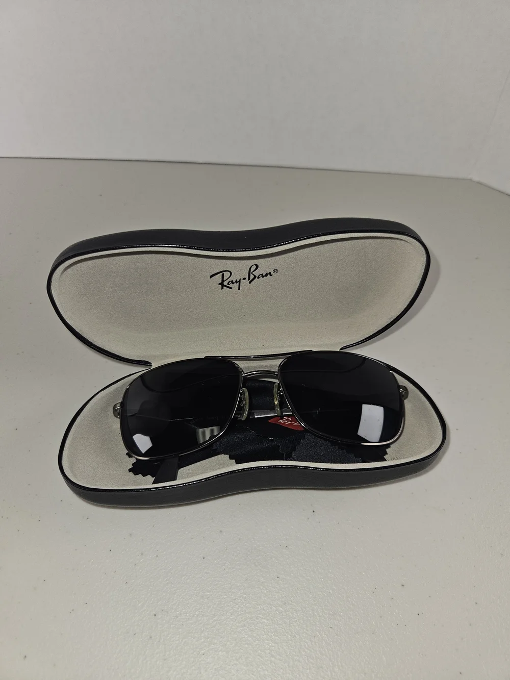 Ray-Ban RB3515 Classic Black Lens Sunglasses Like New